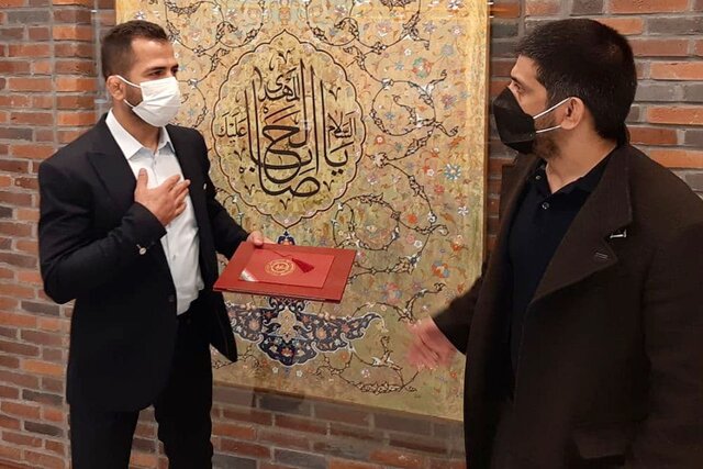 حمله بیسابقه آقای مشاور به رئیس فدراسیون کشتی؛ نوروزی: دبیر برای چسبیدن به میز ریاست دست به هر کاری میزند