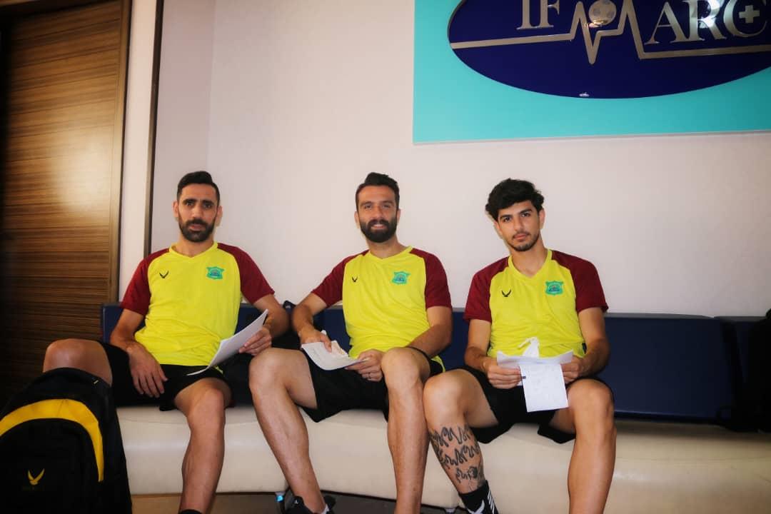 حضور بازیکنان تیم نفت آبادان در ایفمارک / گزارش تصویری