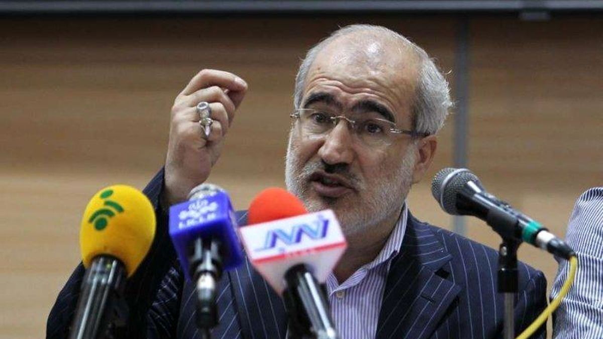 عزیزمحمدی: تا آخر در صحنه انتخابات فوتبال هستم / با کسی ائتلاف نمیکنم