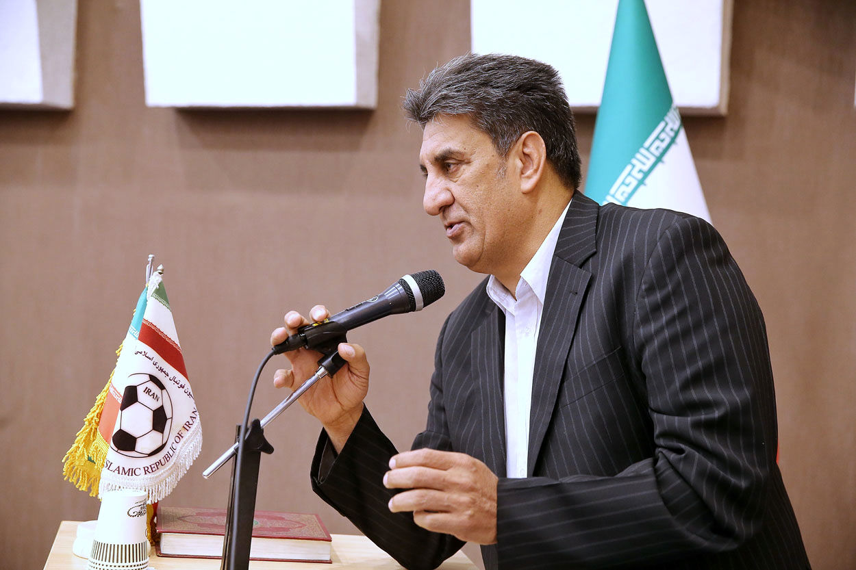 برکناری خداداد افشاریان از ریاست کمیته داوران تکذیب شد