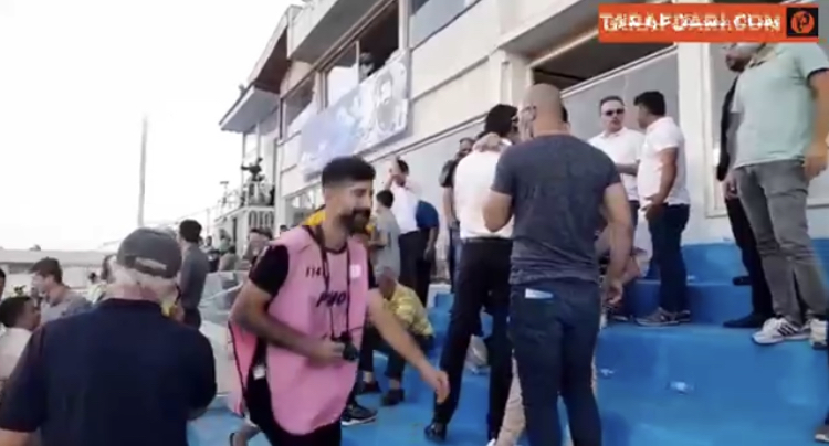 حضورهواداران گیلانی روی سکوی ورزشگاه مرحوم قایقران دربازی امروز که بدون حضور تماشاگران اعلام شده بود / فیلم