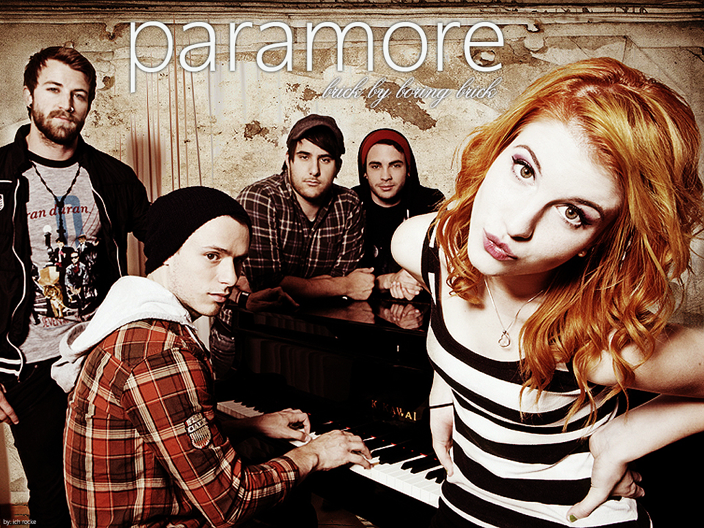 دانلود آهنگ Caught in the Middle از گروه Paramore