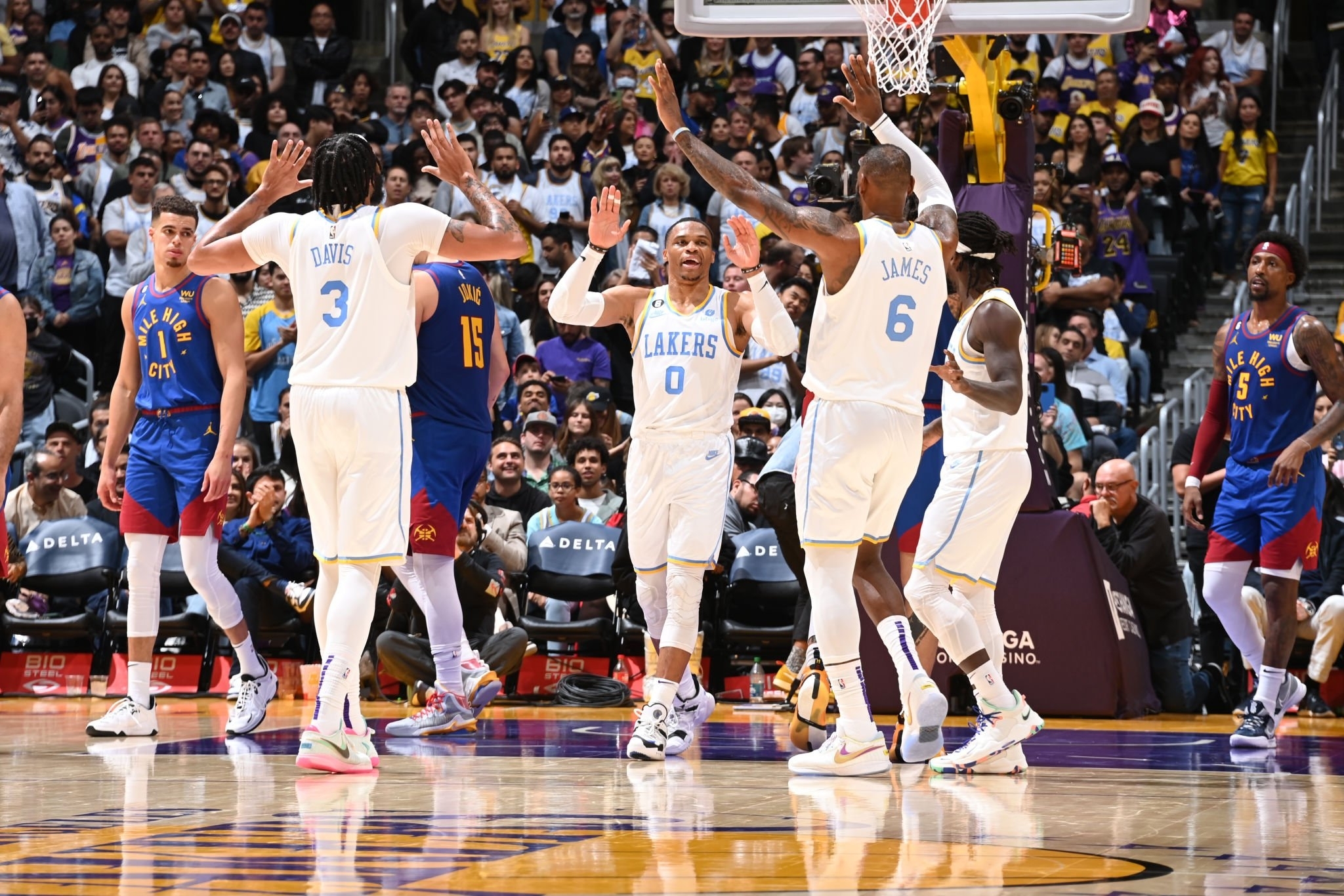 فصل عادی NBA | مرور نتایج کلی مسابقات / قهرمان دوباره باخت، لیکرز بالاخره برد