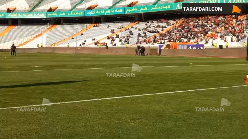 گرم کردن بازیکنان تیم نفت مسجد سلیمان پیش از بازی با پرسپولیس / فیلم