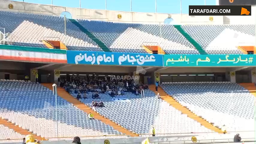 حرکت جالب هواداران استقلال با تشویق مرحوم سیروس قایقران / فیلم