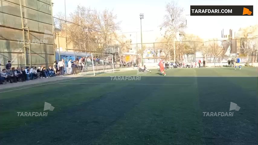 گل اول تیم پیشکسوتان پرسپولیس به بانک ملی / زننده گل فرشاد پیوس