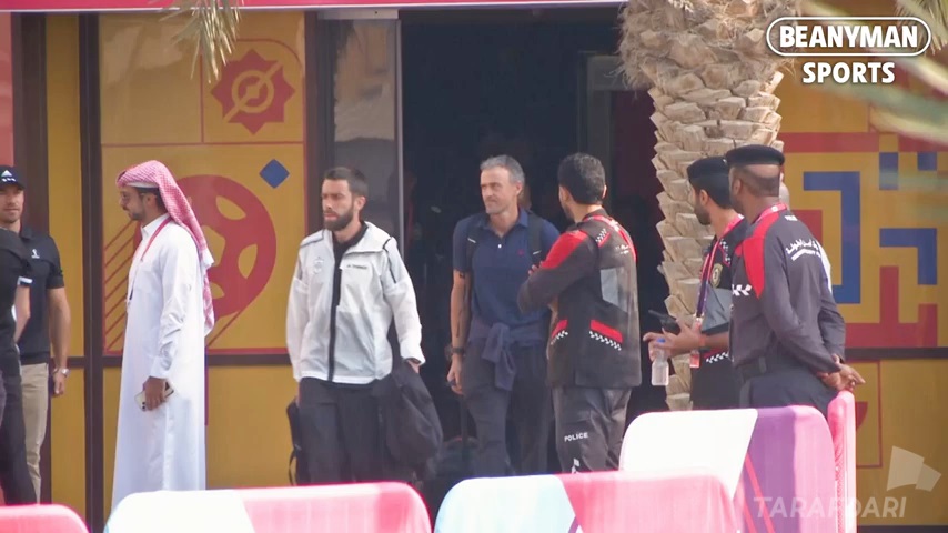 بازیکنان و مربیان اسپانیا پس از حذف از جام جهانی هتل محل اقامت خود در قطر را ترک کردند / فیلم