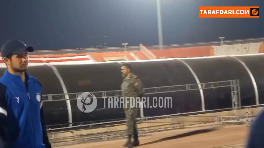 تشویق ریکاردو ساپینتو و بازیکنان هنگام خروج از زمین توسط هواداران / فیلم