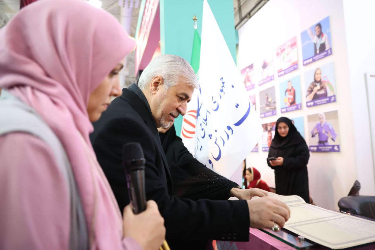 بازدید وزیر ورزش از نمایشگاه بانوان اثرگذار/ سجادی: بانوان ایرانی در تمامی عرصهها صاحبنظر هستند