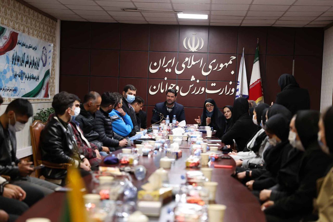 دیدار ملیپوشان اسکی با معاونان وزارت ورزش/ کاظمیپور: حمایت ویژه از رشتههایی مثل اسکی خواهیم داشت