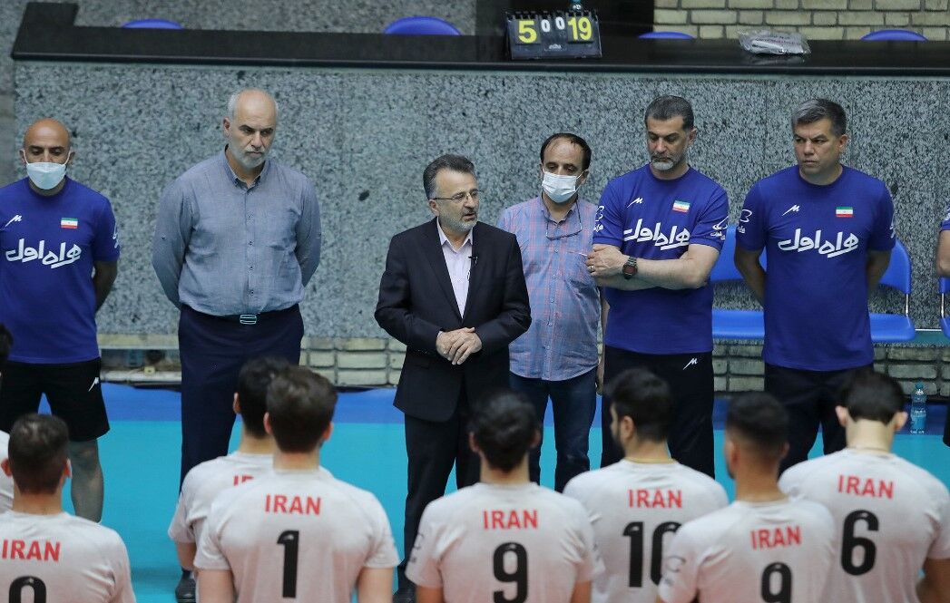 نگرانی مربی والیبال از جدایی احتمالی رییس فدراسیون/ قوچاننژاد: بازنشستگی داورزنی به صلاح نیست