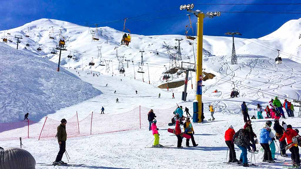 بارش سنگ بهجای برف روی سر مردم/ خودروها بلاگردان جان اسکیبازان شدند
