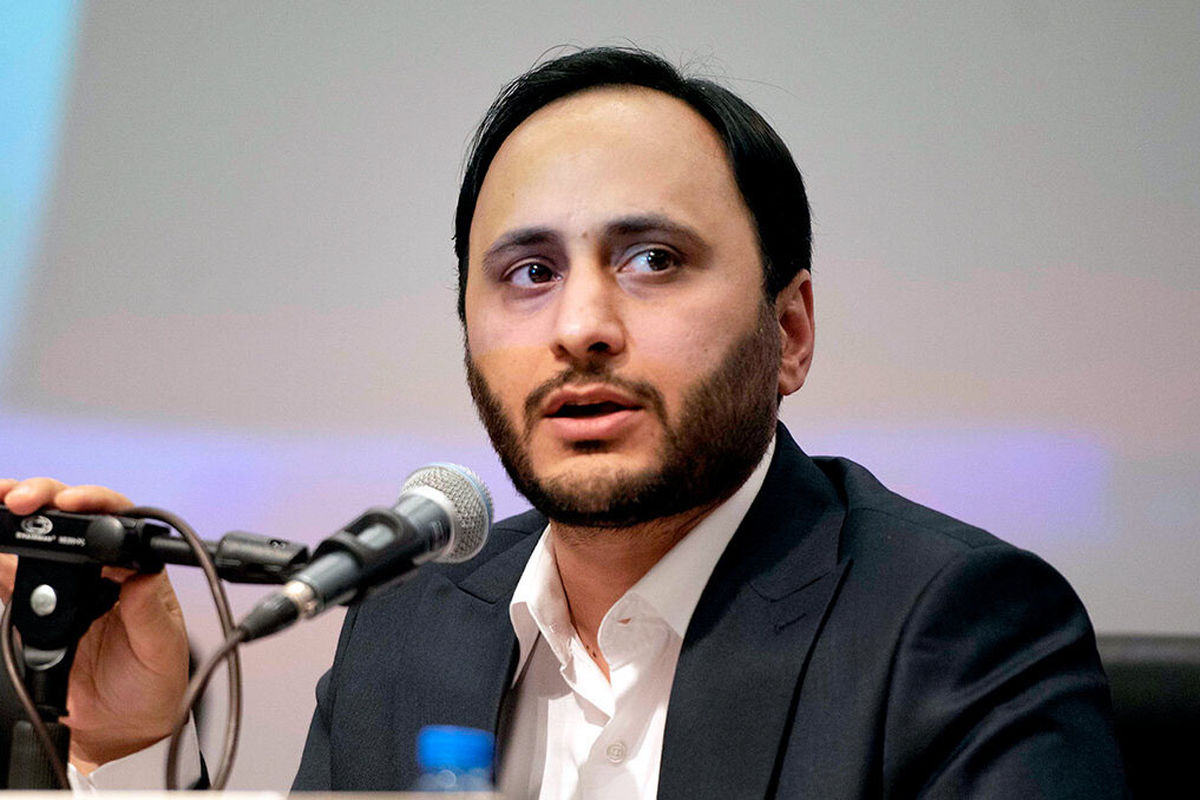 سخنگوی دولت: علی کریمی می تواند به کشور برگردد؛ کسی با او مشکلی ندارد