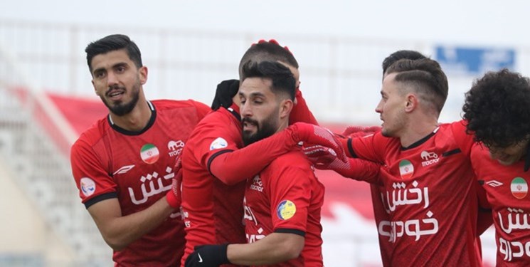 چانه زنی هوادار و تراکتور تبریز بر سر تماشاگر