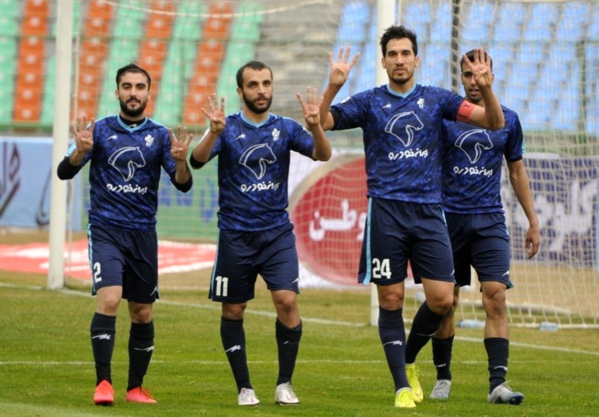 فرزاد حاتمی از دنیای فوتبال خداحافظی کرد
