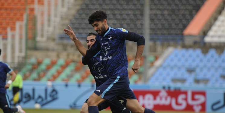 مدافع ملی پوش پا به توپ شد / عکس