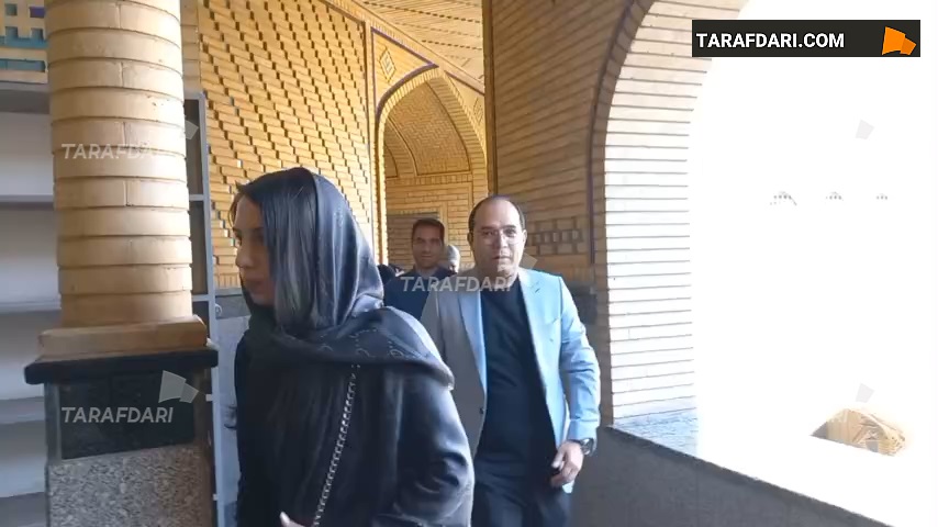 حضور محمد ربیعی و ابراهیم صادقی در مراسم ختم مادر مجتبی حسینی / فیلم