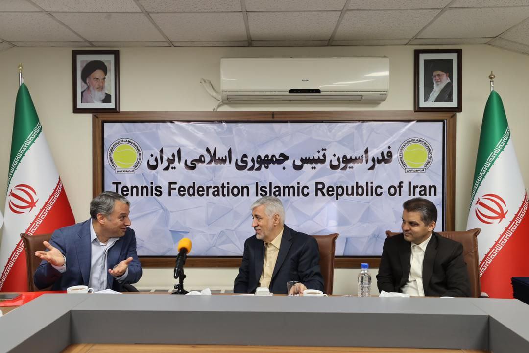 حضور وزیر ورزش در فدراسیون تنیس/ سجادی: باید ورزش را ارزان نگه داریم