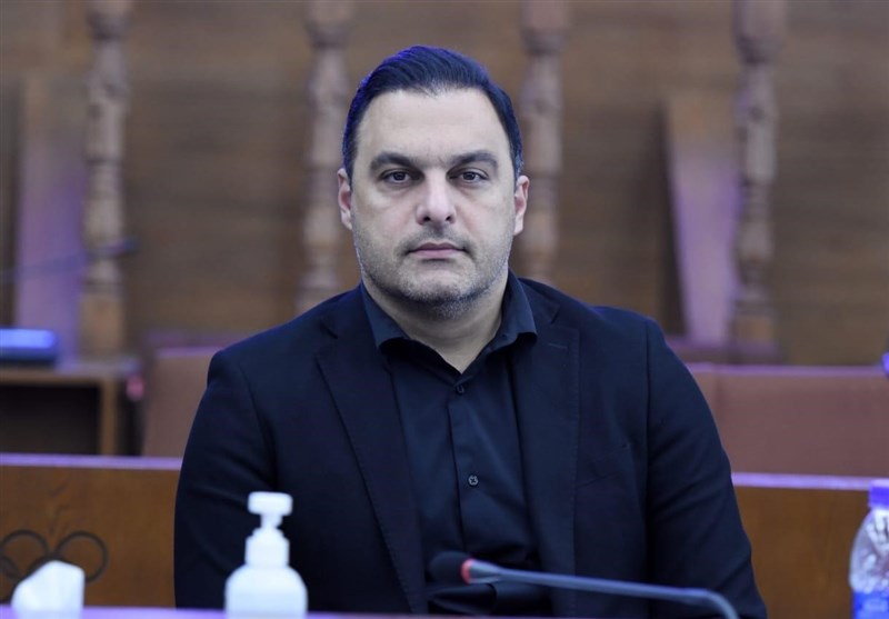 محمد محمدی: فوتبالیستها با اینکه درآمد میلیاردی دارند اما شاید نتوانند یک آپارتمان بخرند!