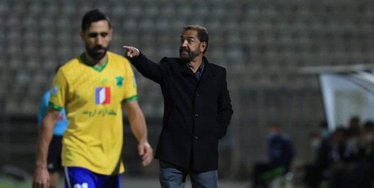کنایه فیروز کریمی به عضو هیات رییسه فدراسیون فوتبال؛ این آقا کی بود؟ چی بود؟