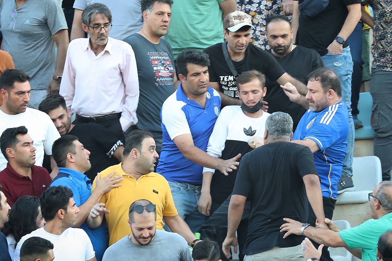 نسخ کشی از هوادار به ضرب و زور اشرار؛ تحویل بگیر آقای وزیر!