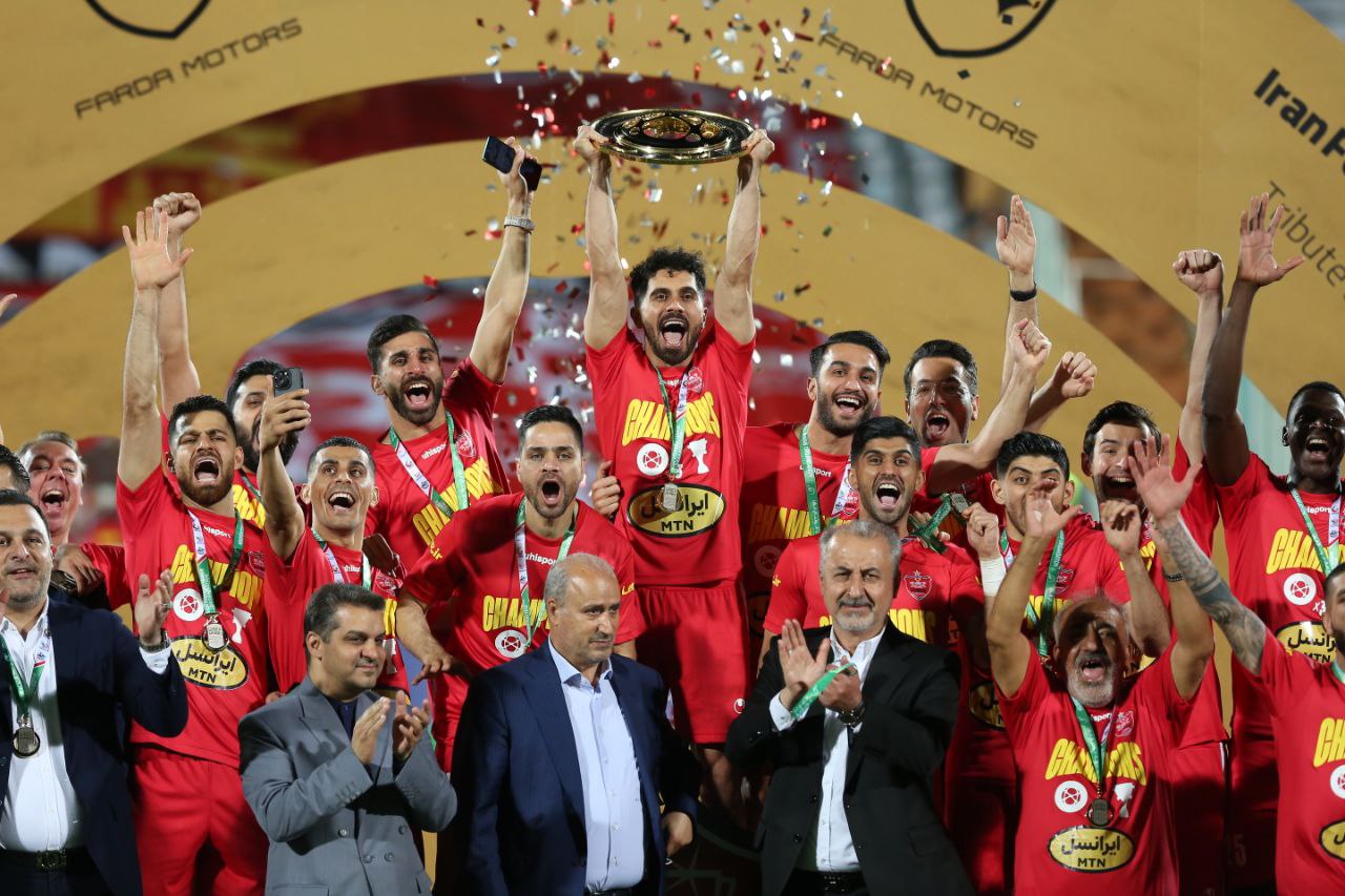 ایجنت فوتبال از جشن قهرمانی پرسپولیس بیرون شد!