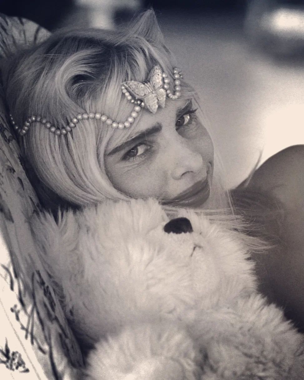 ایلونا استالر Cicciolina (Ilona Staller):"Love To Love