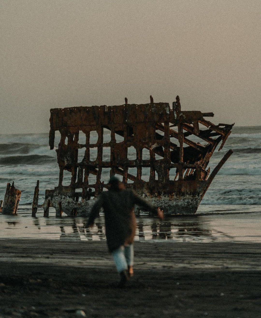 دانلود آهنگ Beacon Lights از Narrow Skies