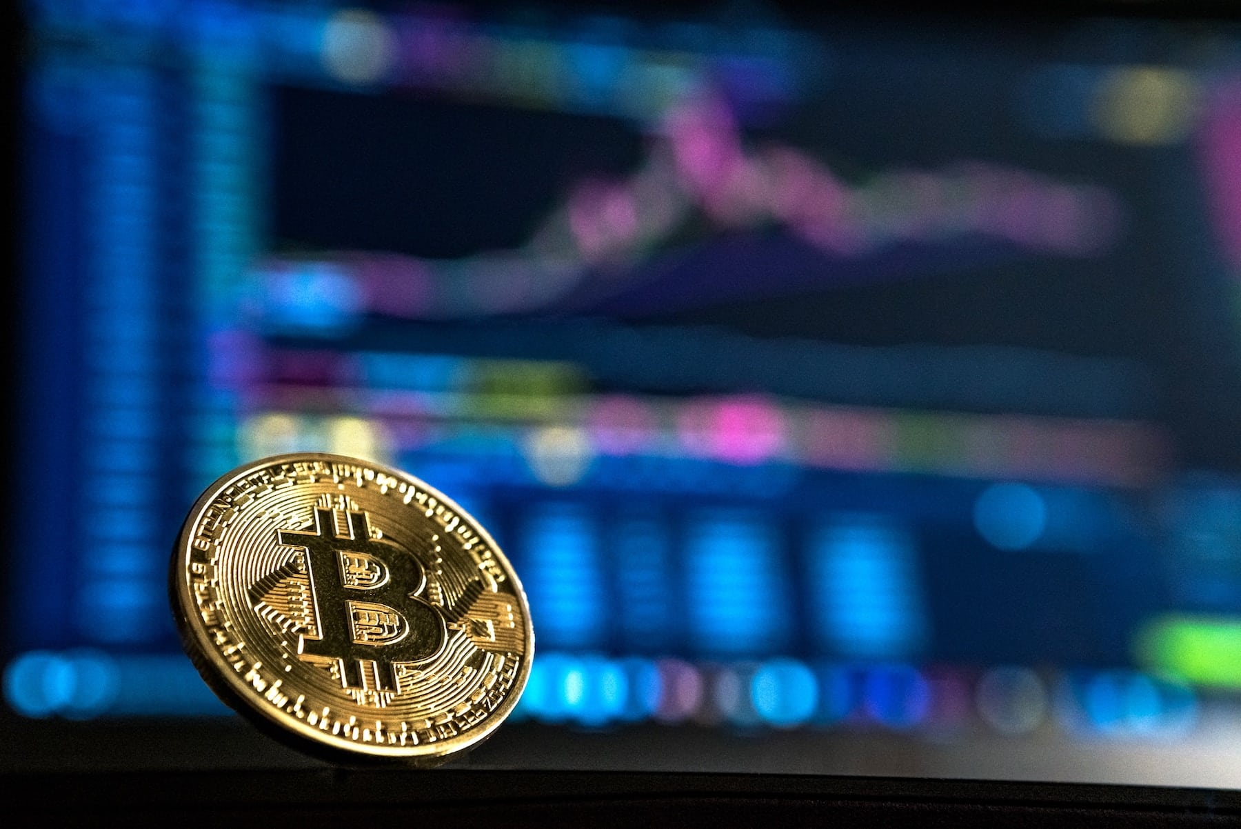 بیتکوین چیست و به چند روش میتوان از آن درآمدزایی کرد؟ معرفی شیوههای مختلف