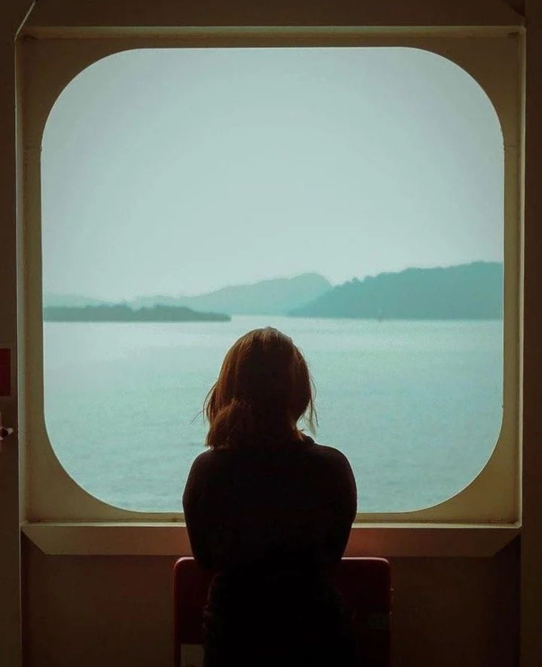 آهنگ بی کلام we circle through the night, consumed by fire از Max Richter