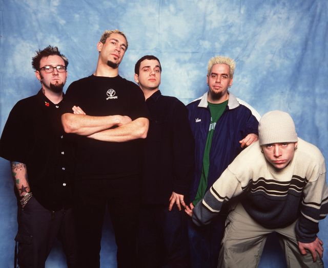 دانلود آهنگ Bloodhound Gang - uhn tiss uhn tiss uhn tiss