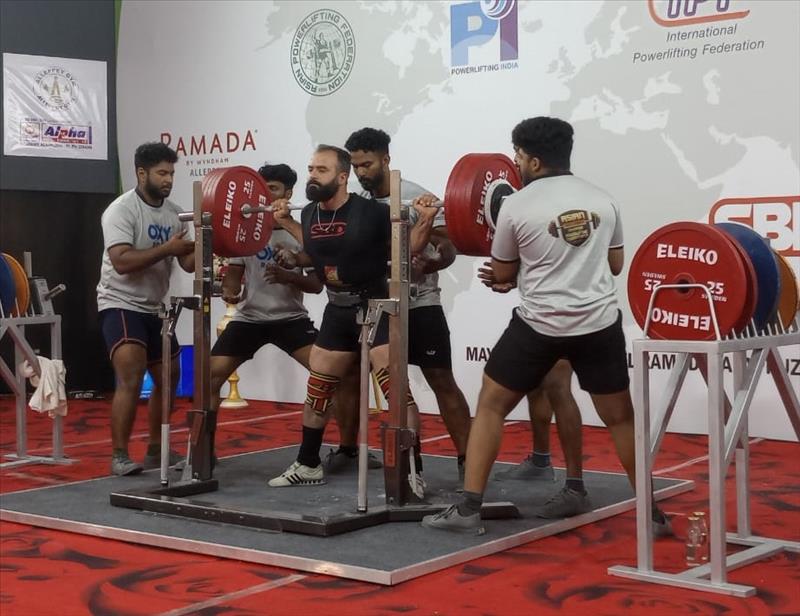 پاورلیفتینگ قهرمانی آسیا| پایان کار شریفی با یک مدال نقره