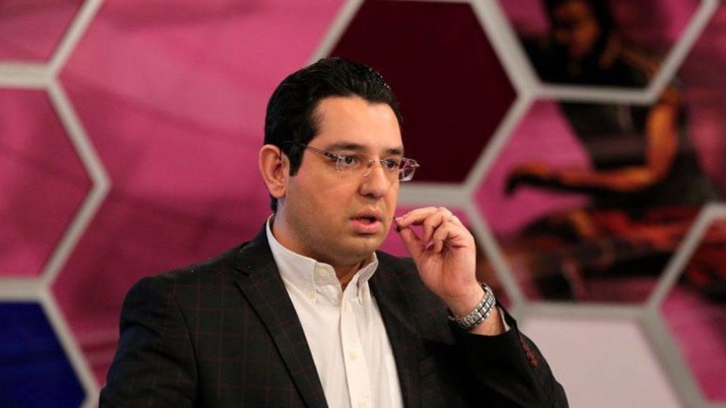 هواداران پرسپولیس علیه مجری فوتبال برتر؛ فقط فتوا می دهد و نمی خواهد جام بگیریم!