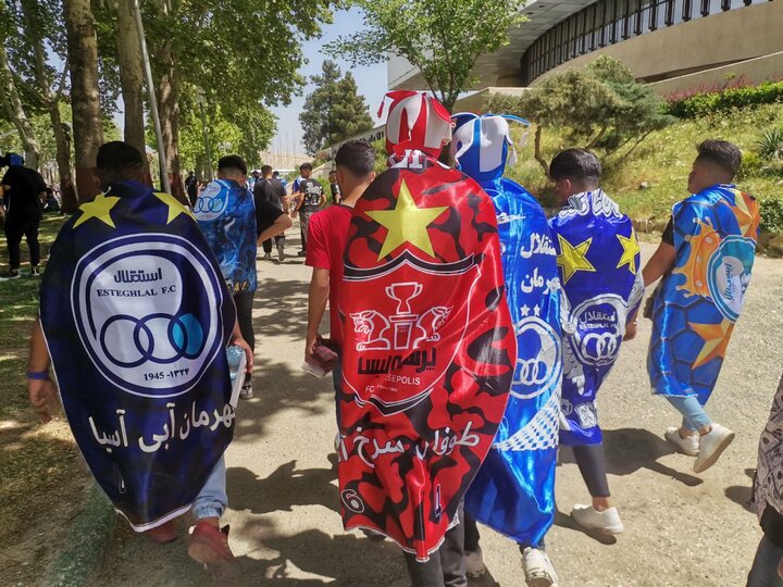 درگیری هواداران و بازار سیاه بلیت مقابل ورزشگاه آزادی