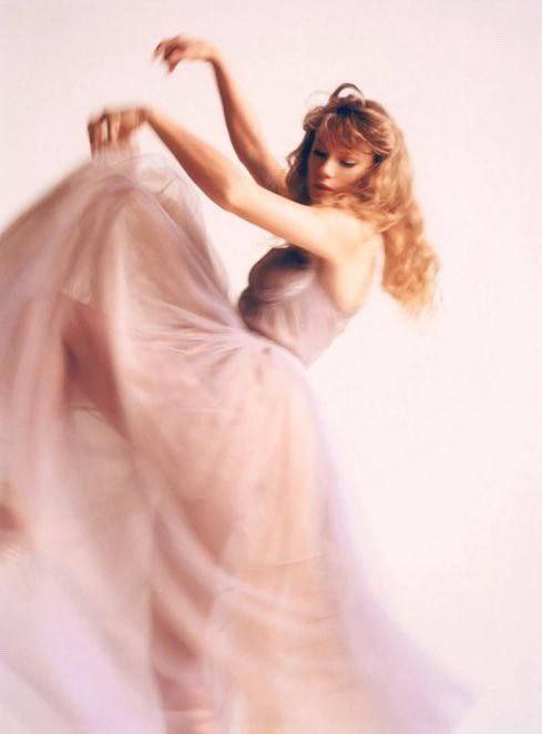 دانلود اهنگ Castle crumbling(feat. Hayley williams)(Taylor’s version) از Taylor swift + متن
