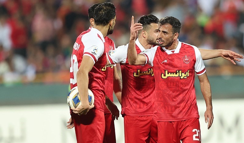 درگیری لفظی کنعانی زادگان با ۳ بازیکن پرسپولیس!