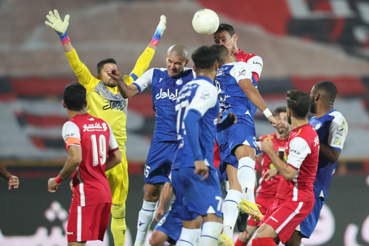 فرشید طاهری: استقلال و پرسپولیس هنوز مجوز ثبت قرارداد بازیکنان جدید را ندارند