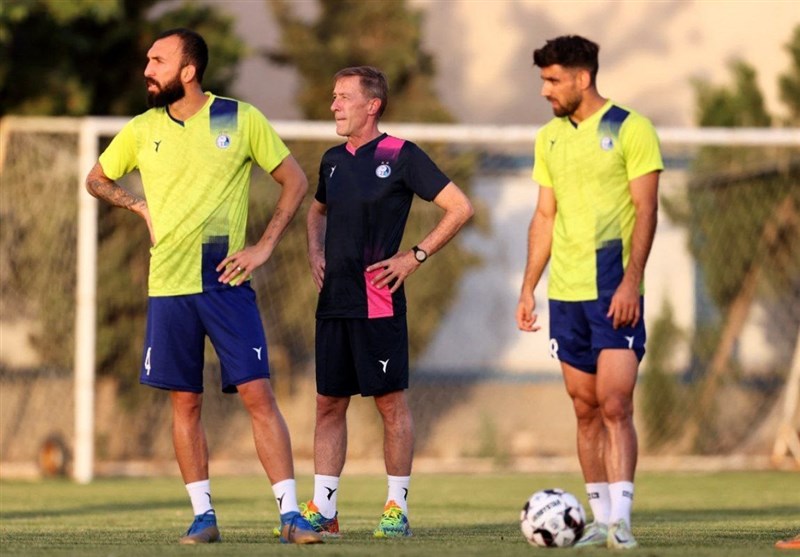 برگزاری تمرین استقلال با حضور طالب لو