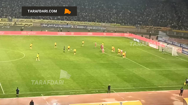 صحنه گل تماشایی رضا اسدی از جایگاه خبرنگاران / فیلم