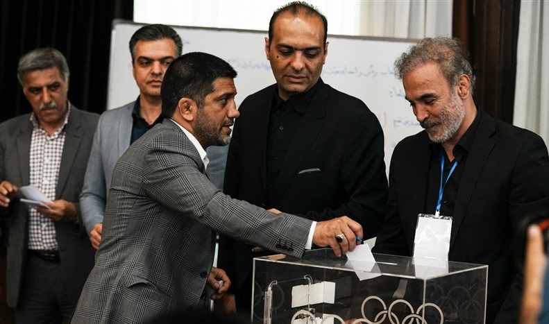 مجمع انتخاباتی فدراسیون کشتی باطل شد / عباس جدیدی علیه علیرضا دبیر حکم گرفت