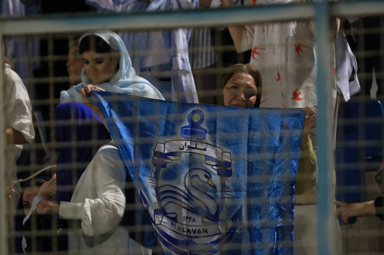 گزارش تصویری از بازی ملوان - فولاد و حضور بانوان در ورزشگاه سن سیروس