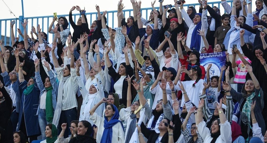 اقدام تحسین برانگیز باشگاه ملوان؛ اولین حضور بانوان در ورزشگاه به عنوان روز هوادار!