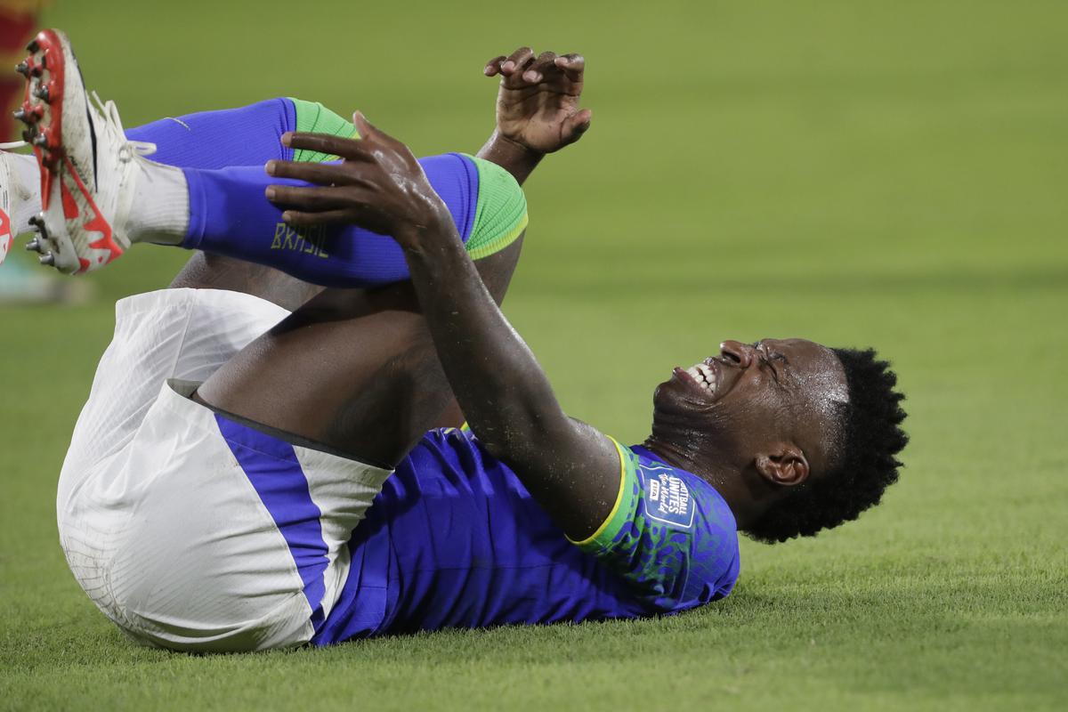 vinicius jr injury vs colombia