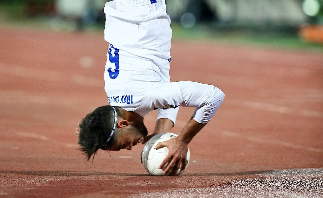 اوت انداز معروف ذوب آهن مصدوم شد!