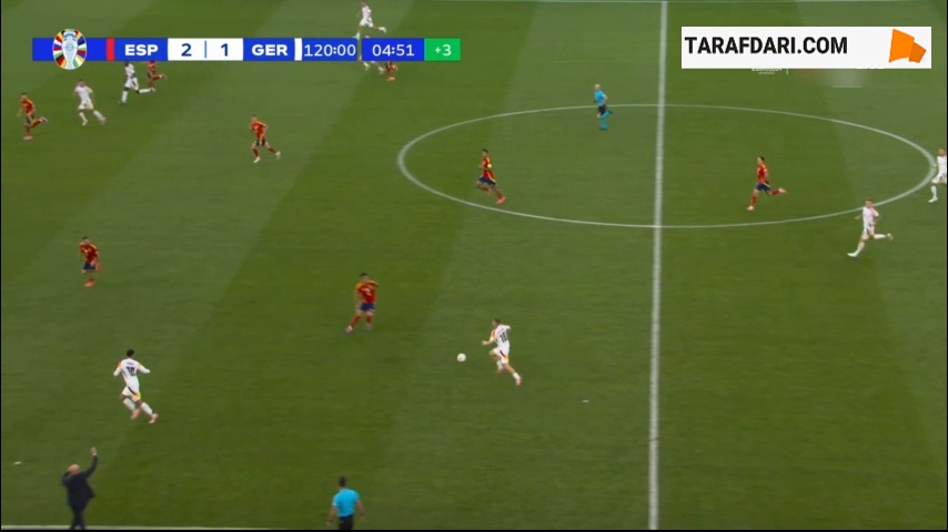 کارت زرد دوم و اخراج از زمین بازی برای دنی کارواخال پس از خطا روی جمال موسیالا (اسپانیا 2-1 آلمان)