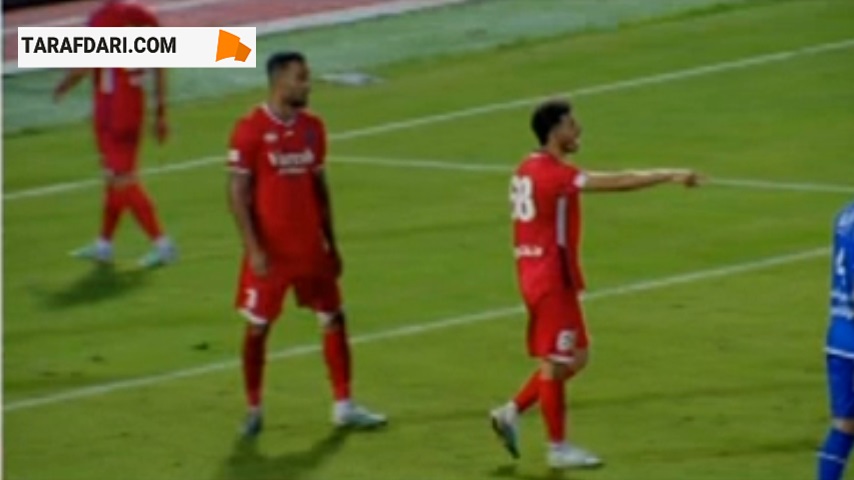 برخورد ضربه سر گوستاوو بلانکو به تیر دروازه نساجی  (نساجی 0-0 استقلال)