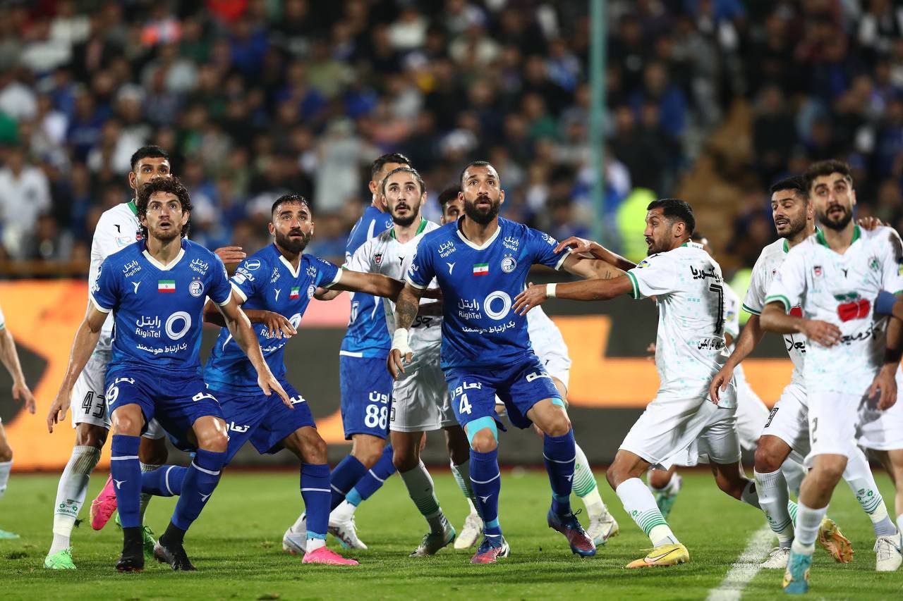 کارشناس داوری: روزبه چشمی باید اخراج میشد؛ ربیعی جنتلمن است و اطرافش ملیجک ندارد!