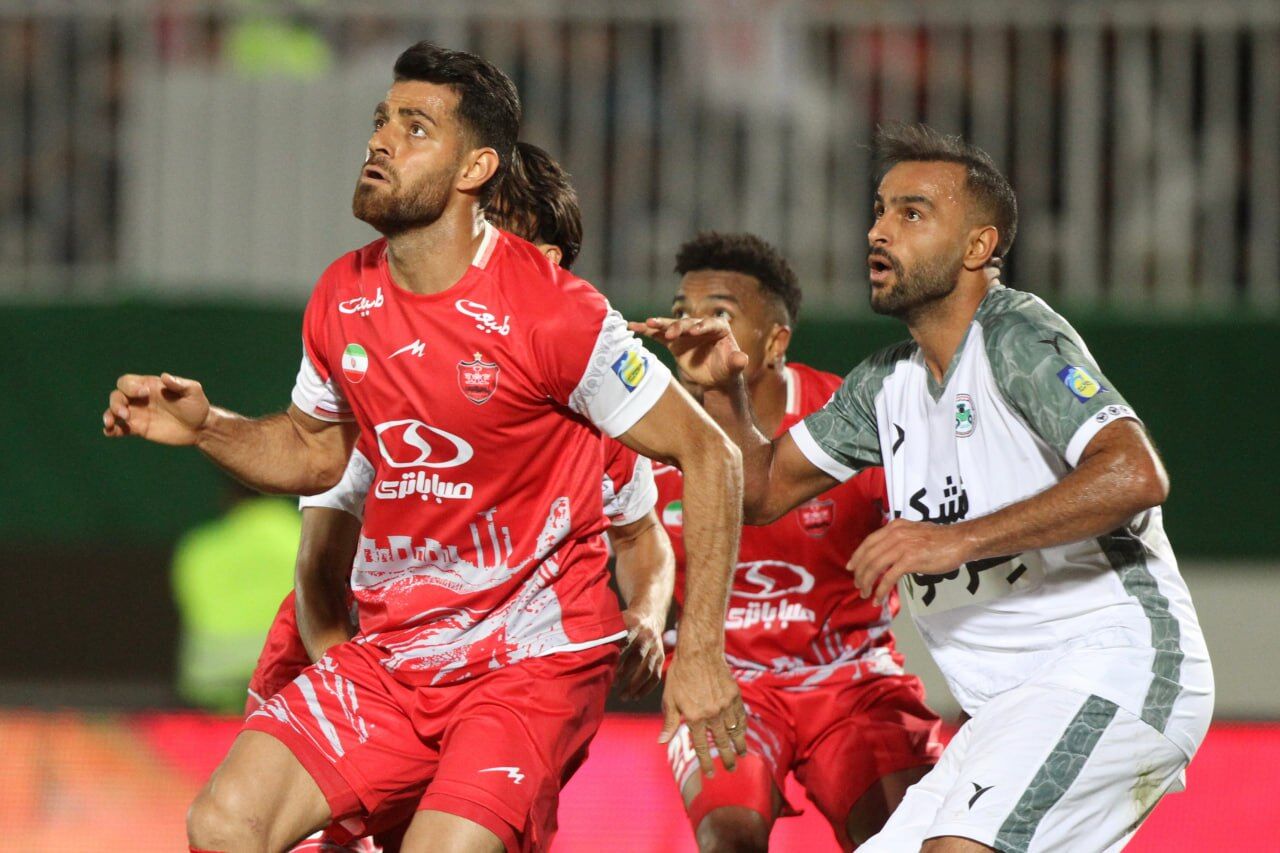 عکس از مرتضی پورعلیگنجی در لباس پرسپولیس ۱۴۰۳