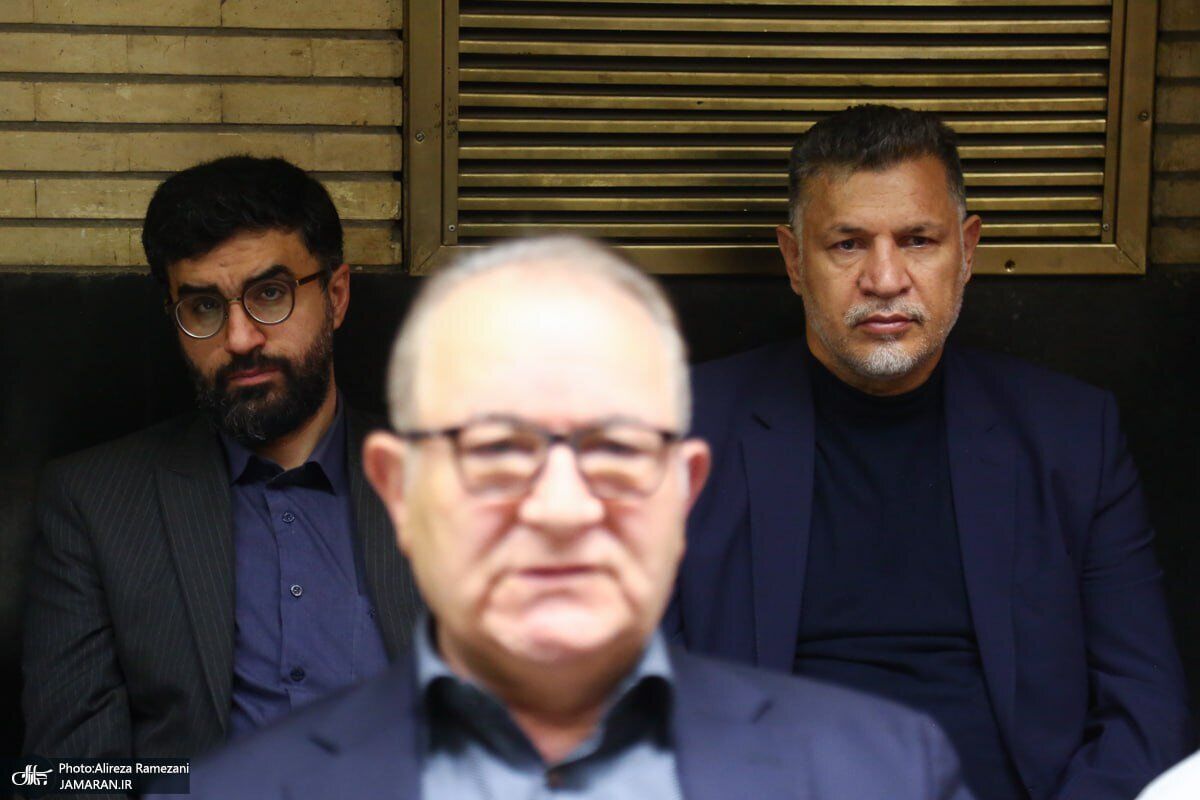 عکس روز : علی دایی اسطوره فوتبال ایران در مراسم ختم سیاستمدار معروف اصلاحطلب