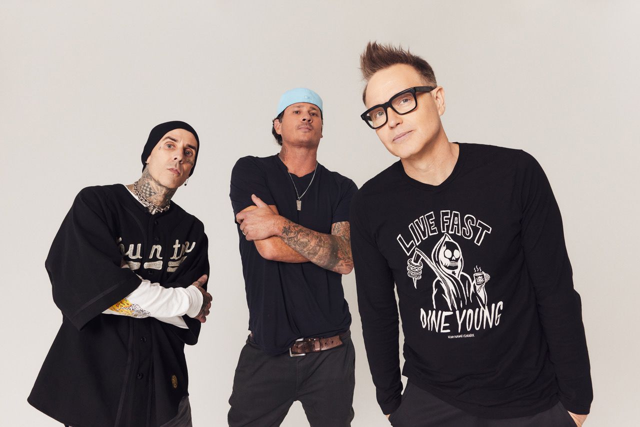 آهنگ All The Small Things از blink-182 با متن و ترجمه